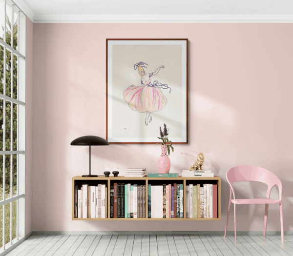 living-room-with-bookcase-and-chair danserinde med lilla bånd